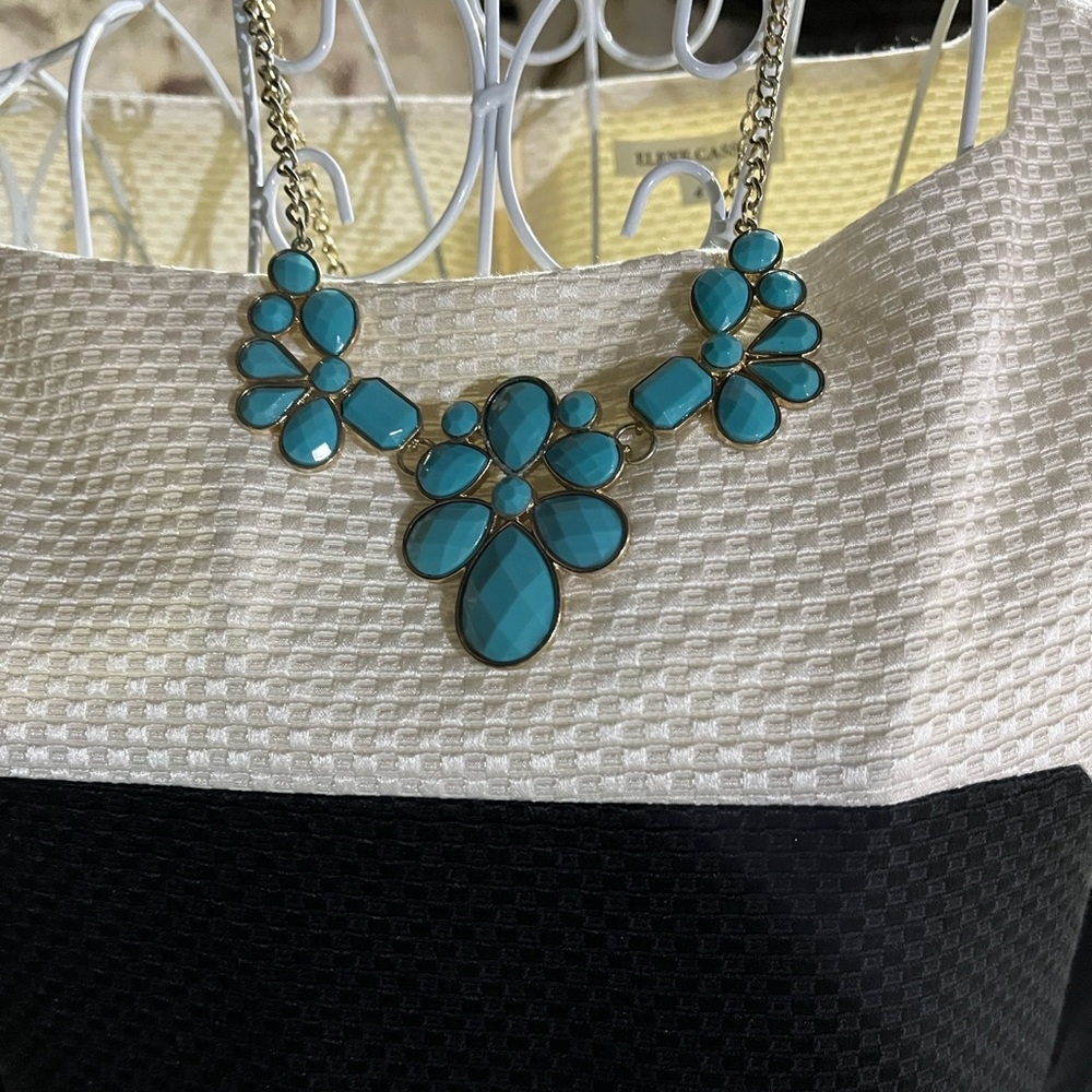 Elegant Blue Statement Necklace